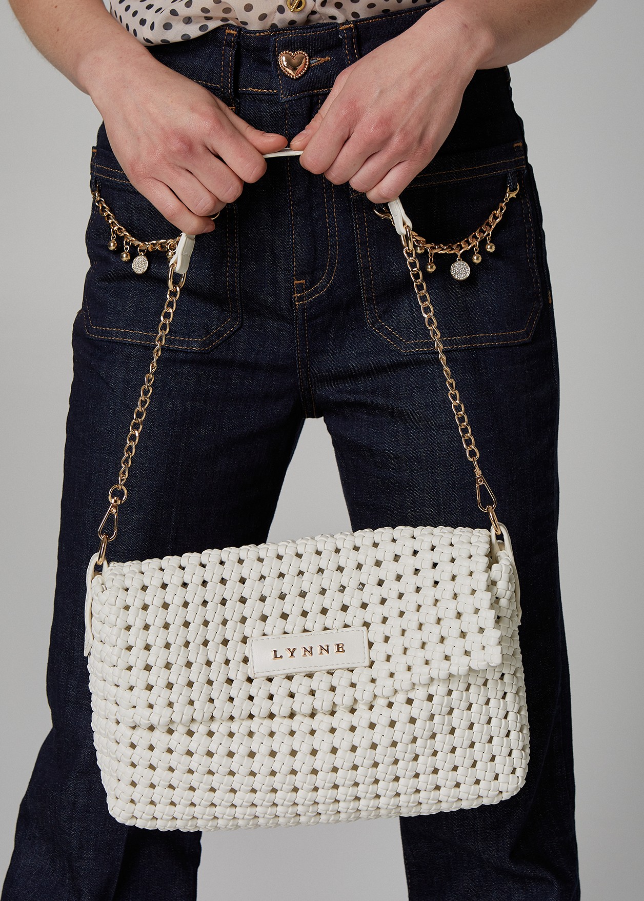 Wooven bag with metallic chain