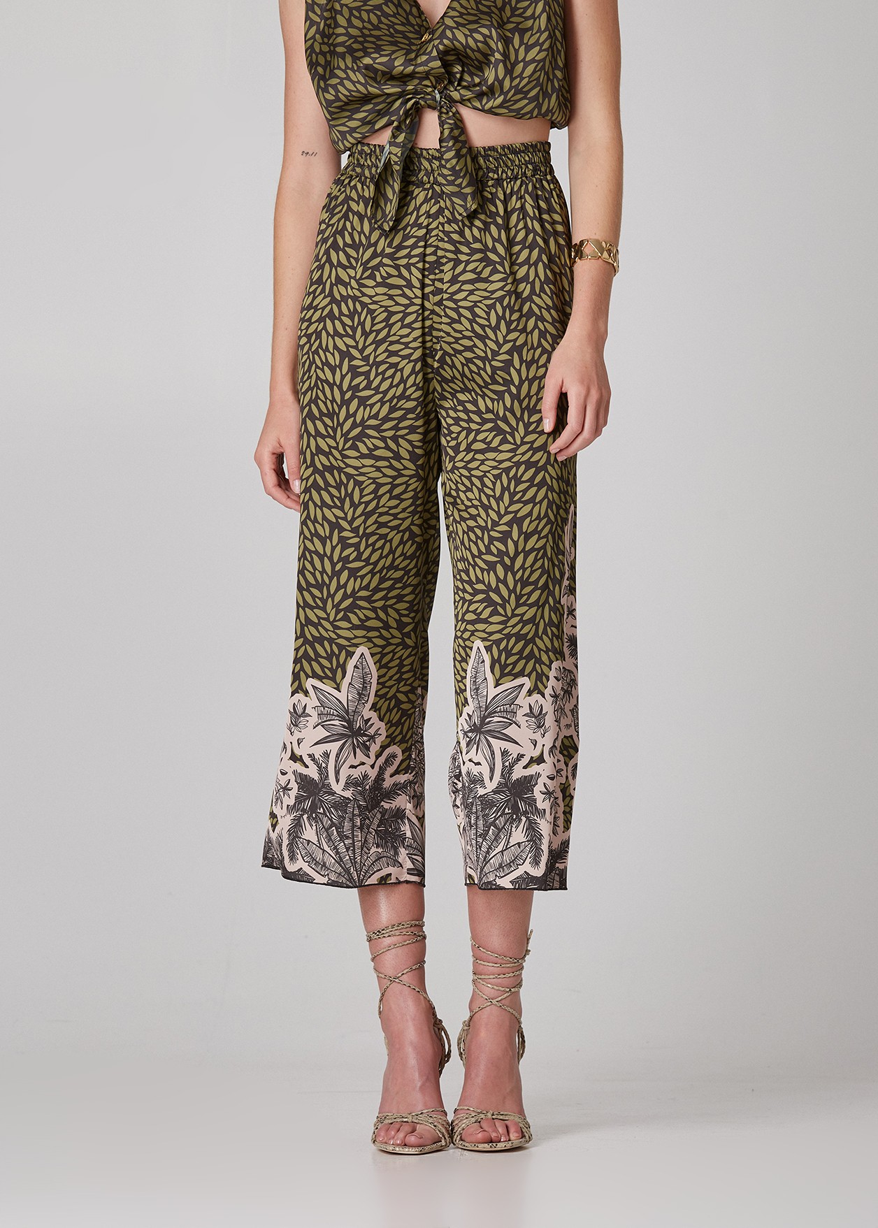 Crop trousers with leaves