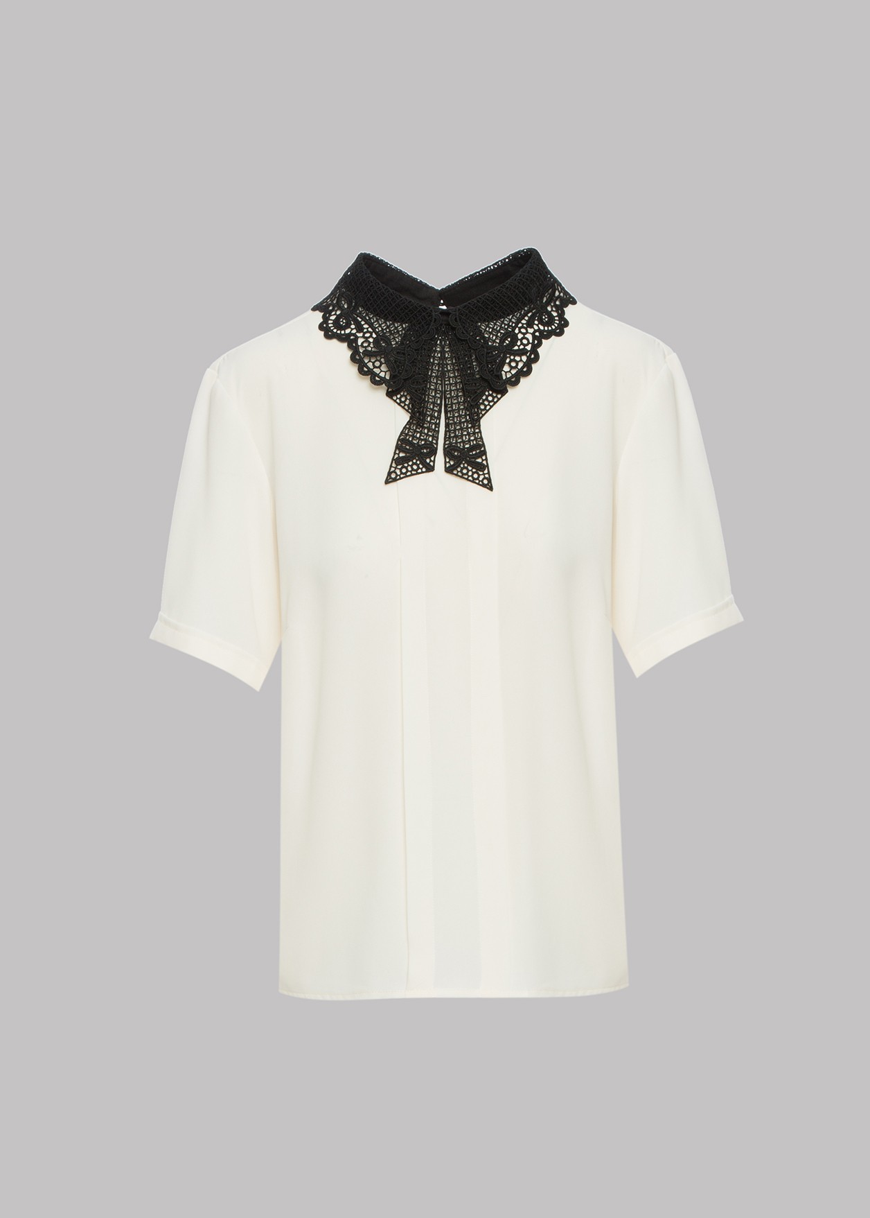 Blouse with double collar and lace details