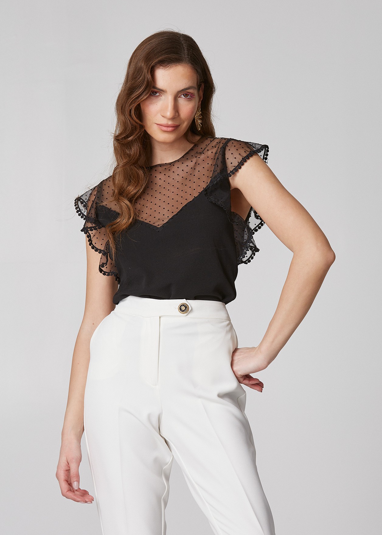 Dotted top with ruffles on the sleeves