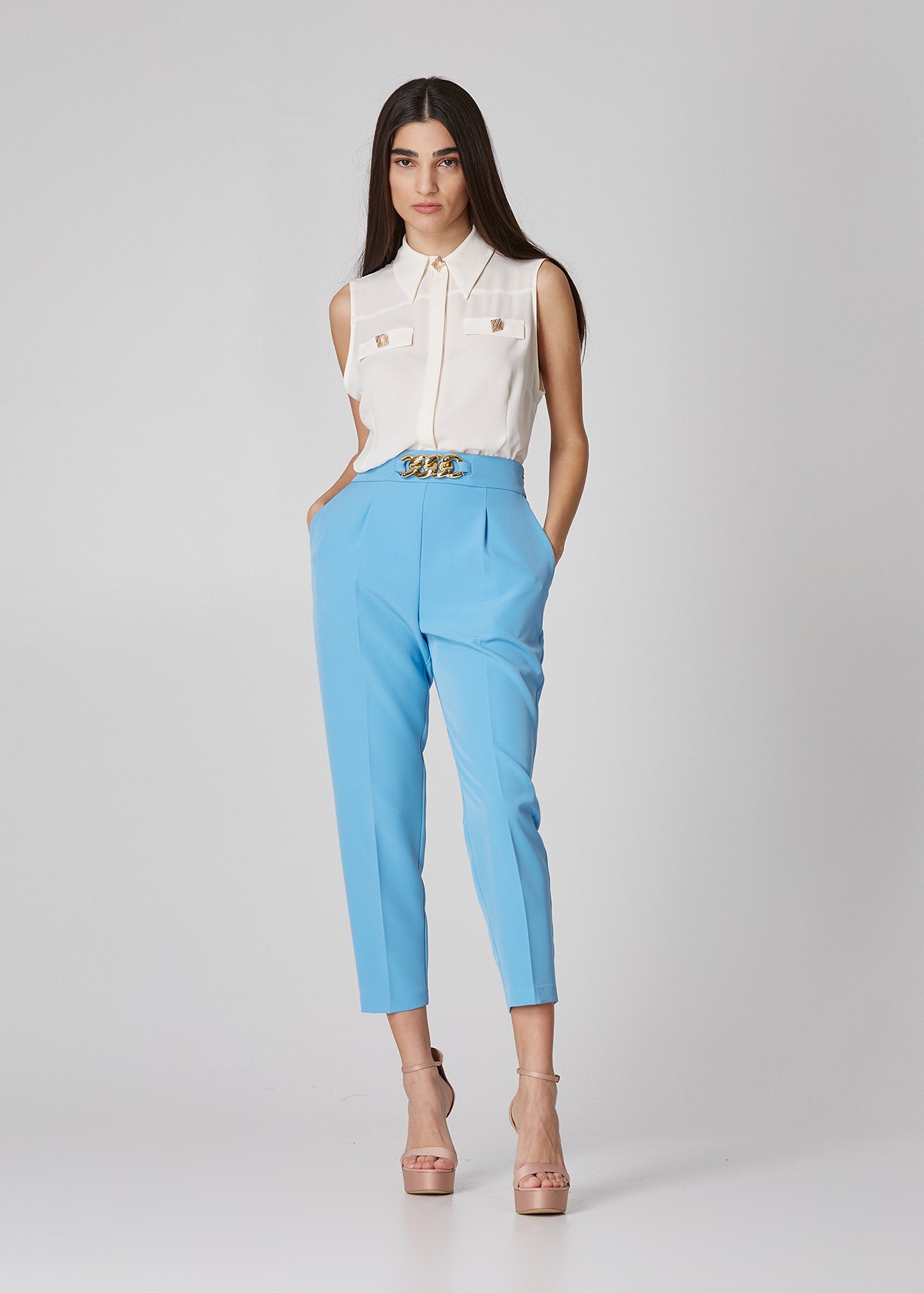 Sleeveless blouse with gold square buttons
