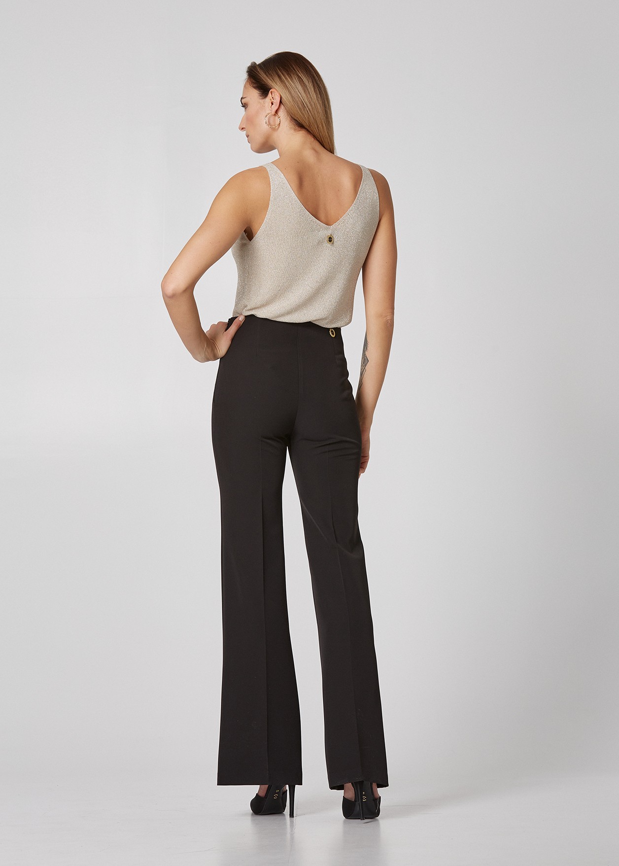 Highraise flared trousers with decoratie buttons