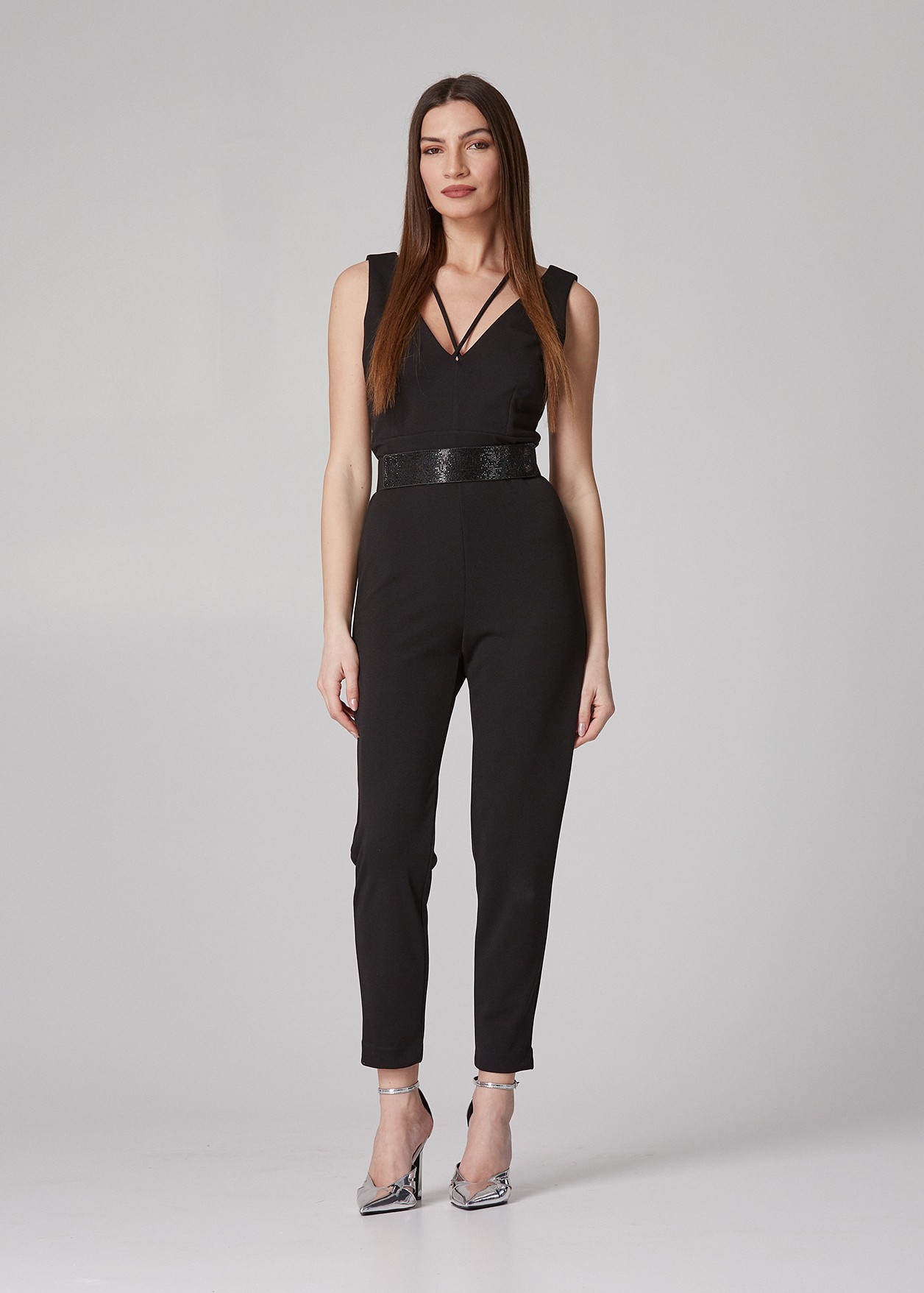 Jumpsuit with detail on the neck