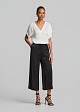 Pantaloni crop drepți cu aspect satinat