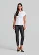 Cotton top with a defined waist and decorative chain