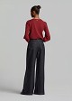 Knit top in round neckline and necklace